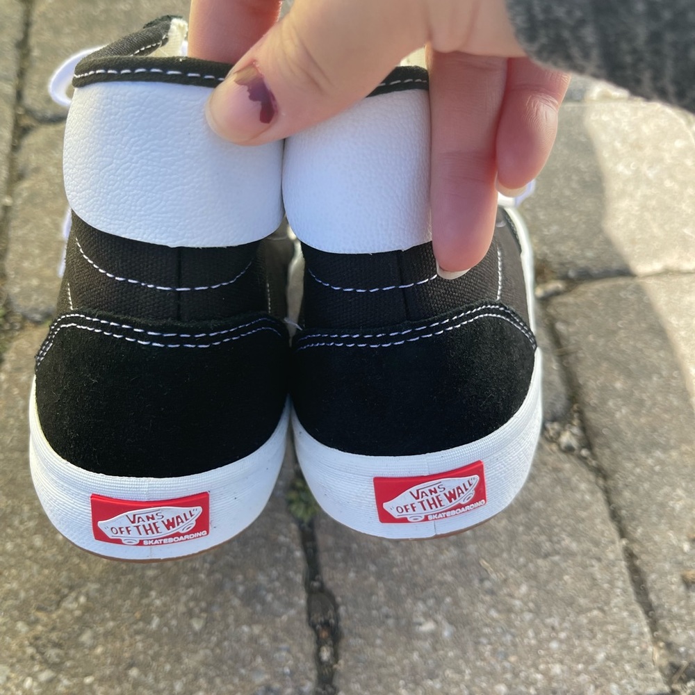 Vans - Picture 7 of 9